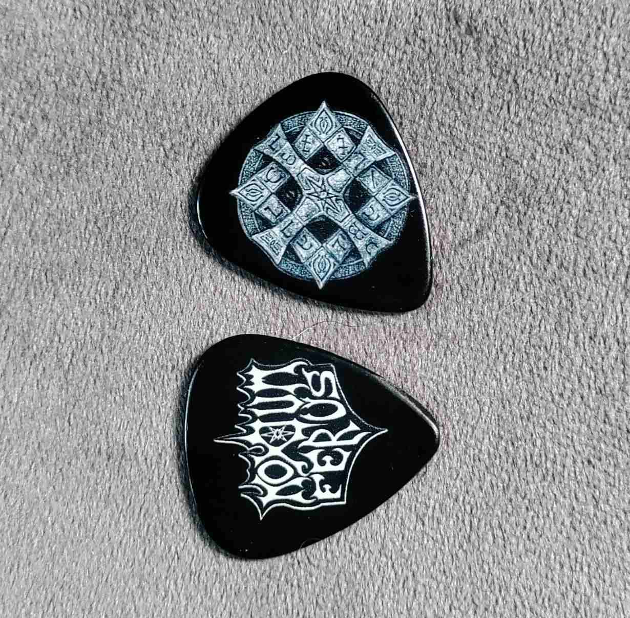 # 27-Guitar plectrum, 1 mm